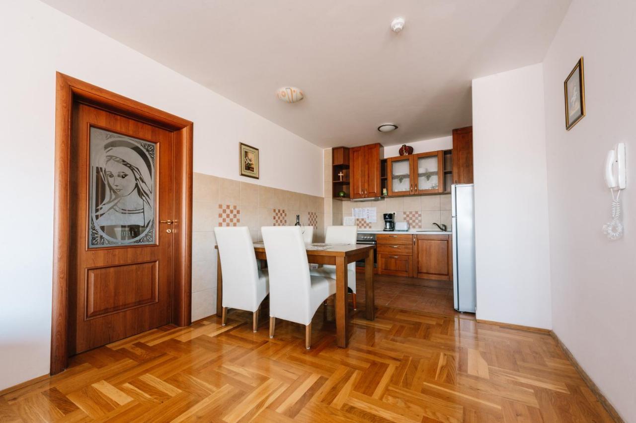 Irish House Medugorje Aparthotel Bagian luar foto